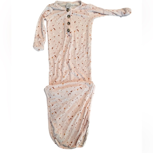 Lou Lou & company newborn knotted gown - Picture 4 of 5